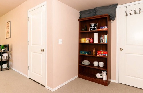 Highline Apartment | Loftium | Gorgeous 2 BR Guest Suite in Highline!