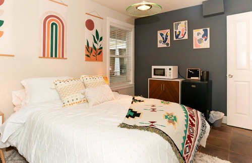 Mann Apartment | Loftium | Relaxing, Cozy Private Suite in Amazing Location!