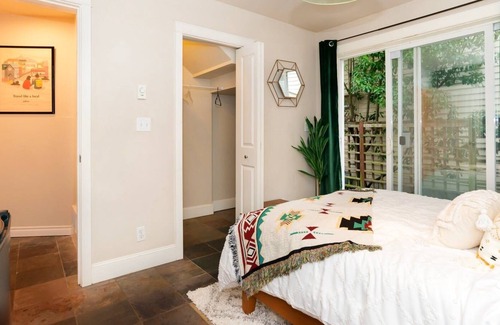 Mann Apartment | Loftium | Relaxing, Cozy Private Suite in Amazing Location!