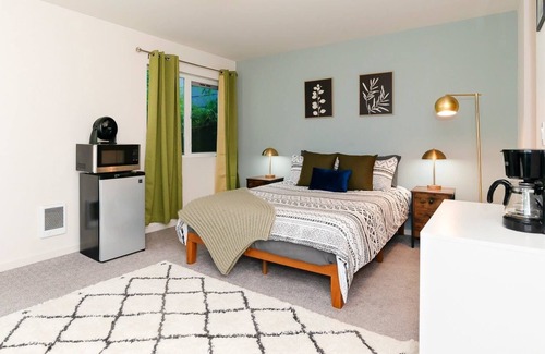 Atlantic Apartment | Loftium | Stylish Suite Near Parks & Lake Wash!