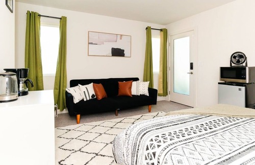 Atlantic Apartment | Loftium | Stylish Suite Near Parks & Lake Wash!