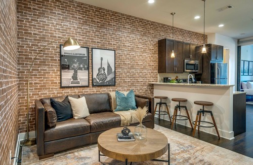 Midtown Cottage | Lofts At 30th - Urban Lodge - Mins to Broadway!