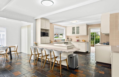 Barrack Heights House | Loftus Spacious Getaway
