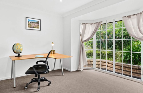 Barrack Heights House | Loftus Spacious Getaway