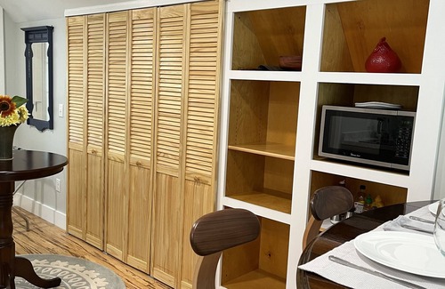 Bangor Apartment | "LOFTY-DIGS" A private, spacious studio in downtown Bangor.