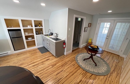 Bangor Apartment | "LOFTY-DIGS" A private, spacious studio in downtown Bangor.