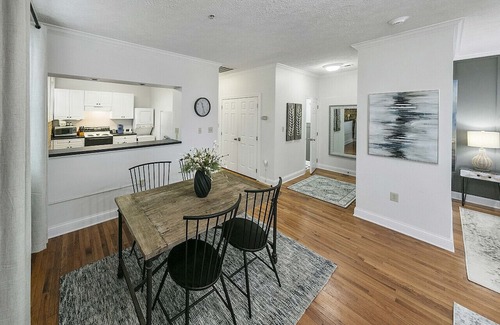 Maryville Apartment | Lofty Expectations - Gorgeous Studio Loft Downtown