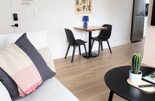 Downtown Apartment | Lofty Living - Walk to Downtown