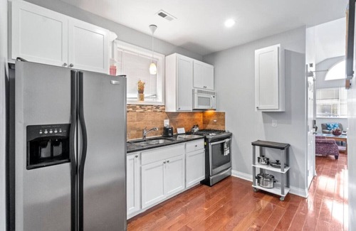 West Englewood Apartment | Lofty Priv Apt, laundry, one block from train