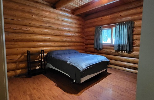 Kamloops Other | Log Cabin 10 Minutes to Sun Peaks Resort and 40 Minutes to Kamloops or Barrier