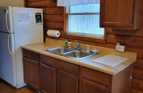 Schnellville House | Log Cabin 12 with Hot Tub at Osborn Boat Ramp on Patoka Lake