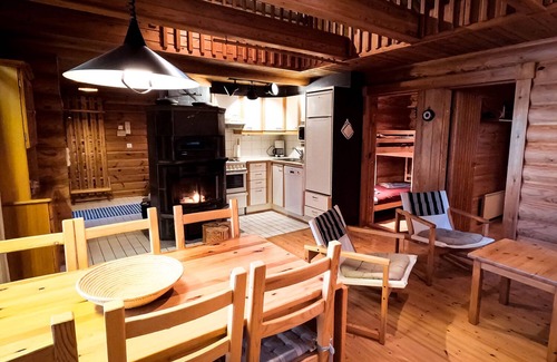 Jormua Ski Chalet | Log cabin 120m2 - Finnish Lapland - Lakeside and forest.
