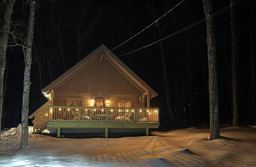 Highmount Cabin | Log Cabin 2min to Belleayre Base Lodge EV Charger