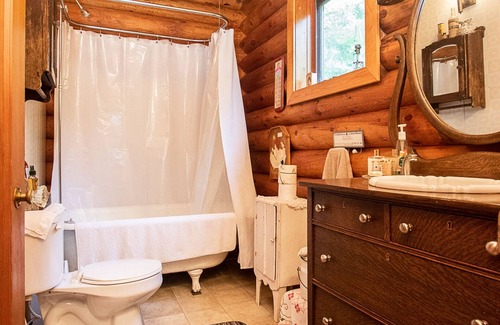 Oakbank Cabin | Log Cabin - 7 acres off the grid