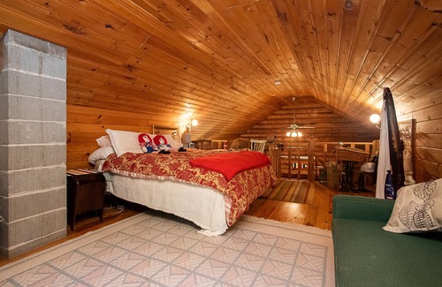 Oakbank Cabin | Log Cabin - 7 acres off the grid