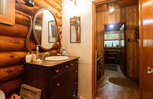 Oakbank Cabin | Log Cabin - 7 acres off the grid