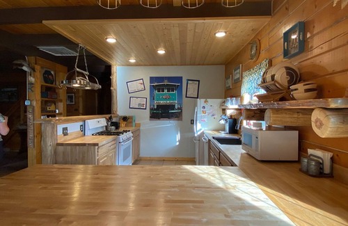 Elephant Butte House | Log Cabin at the lake