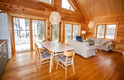 Nalden Cabin | Log cabin by the lake - comfort surrounded by nature!
