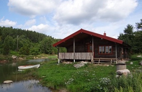 Horn House | Log cabin close to nature with a fantastic lake view