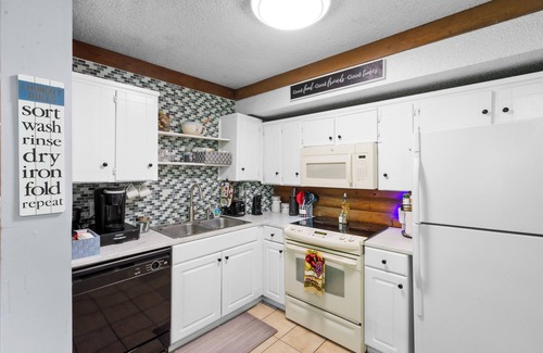 Nashville House | Log Cabin Close to Percy Preist Lake