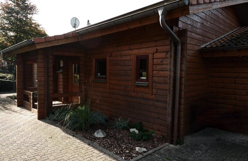 Oberkail House | Log Cabin 'Eifel' with Private Garden and Wi-Fi