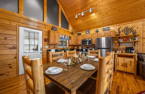 Sevierville Cabin | Log Cabin-Great view-Hot Tub-Enjoy Dollywood Fireworks from the deck-Resort Pool