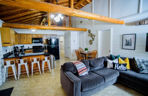 Seguin Cabin | Log Cabin | Guadalupe River | Kayaks | Ping Pong