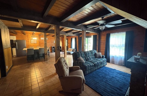 Orrtanna Cabin | Log Cabin Hideaway - off Route 30 - Game Room - Sleeps 10