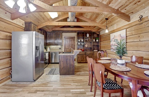 Kingsland House | Log Cabin Home w/Lake Access and Private Boat Ramp!