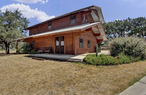 Kingsland House | Log Cabin Home w/Lake Access and Private Boat Ramp!