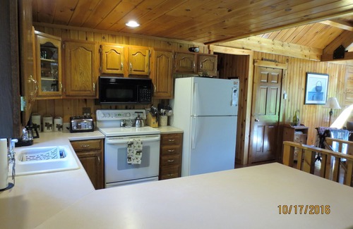 Brownsville Cabin | Log Cabin home with Mt Ascutney views and pool table