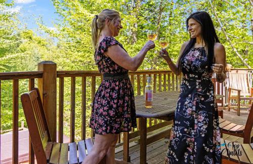 Labelle Ski Chalet | Log Cabin Hot tub near Tremblant