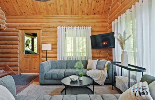 Labelle Ski Chalet | Log Cabin Hot tub near Tremblant