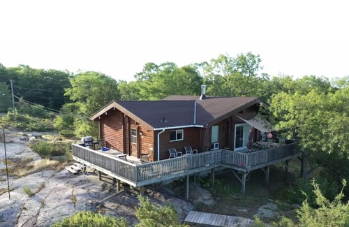Georgian Bay Cottage | Log cabin island getaway on the shores of spectacular Georgian Bay