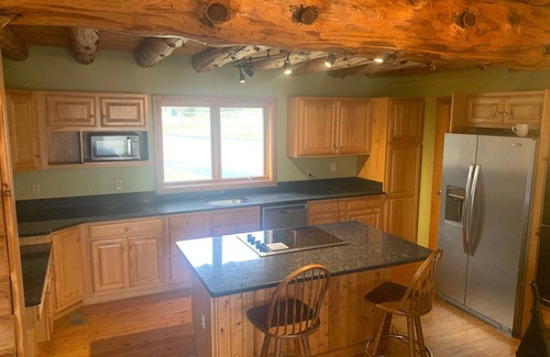 Mineral House | Log Cabin Living on Lake Anna - Warm side