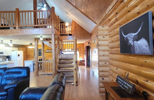 Chamberlain Cabin | Log Cabin located minutes from Missouri River, airport, I-90, and downtown.