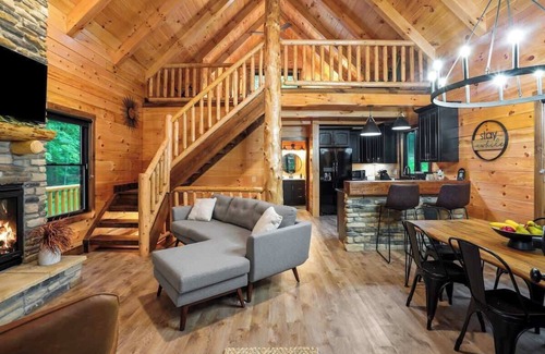 Logan Cabin | Log Cabin Luxury | Hot Tub, Dog Friendly, Fire Pit