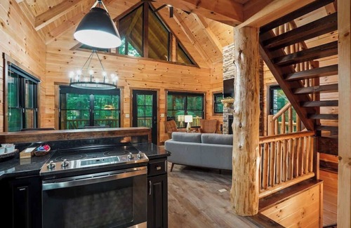 Logan Cabin | Log Cabin Luxury | Hot Tub, Dog Friendly, Fire Pit