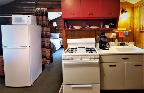 Pinedale Cabin | Log Cabin Motel
