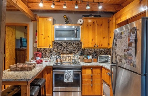 Mill Ridge Cabin | Log Cabin - mtn. view, 3 decks, fire pit, bunk room, pool and pet friendly