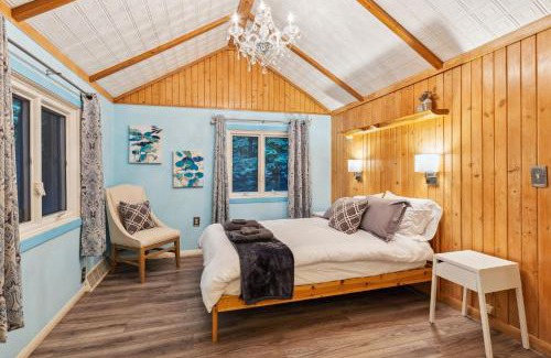 Richmond Heights House | Log Cabin - Natures Oasis - Fire Pit & Gazebo