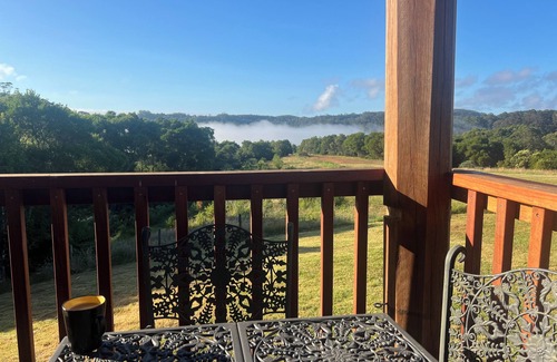 Elands House | Log Cabin OFF GRID, fire place, balconies/library/Rain forrest, walk, swim.