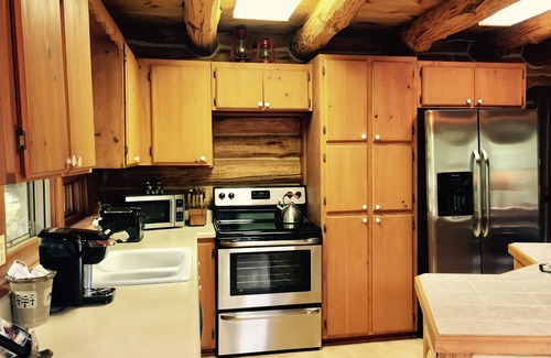 Thompsonville House | Log Cabin on 22 private acres, 2 min to Crystal! 3 Bed, 2 Bath, Game Room, AC
