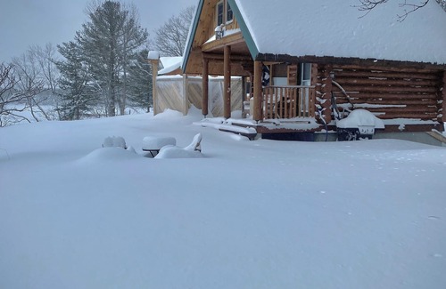 Gravenhurst Cabin | Log Cabin On the Lake B&B