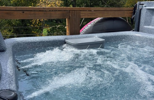 West Siloam Springs Cabin | Log Cabin on the waterfall