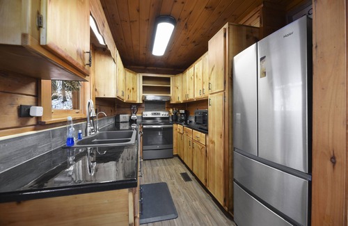 Wears Valley Cabin | Log Cabin Perfect for 1-2 families-Game Room, Hot Tub, Fire Pit, 2 living rooms