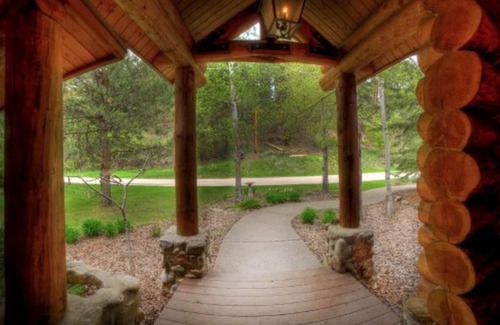 Rapid City House | Log cabin-style home near hiking trails w/hot tub, & 2 fireplaces