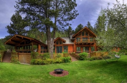 Rapid City House | Log cabin-style home near hiking trails w/hot tub, & 2 fireplaces