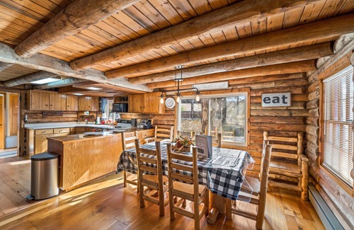 Knoxville Cabin | Log Cabin, UTK/Neyland, Smokies, 16acres, FP, HotTub, Sauna, Fishing, Golf, Pets