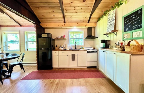 Grantville Cabin | Log Cabin w/Farm Animals & Firepit 20 Mins To Hershey & 4 Mins To Lake!